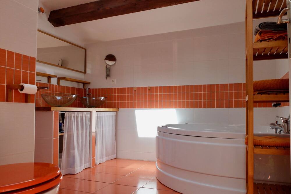 Photo of Bathroom in Boutenac