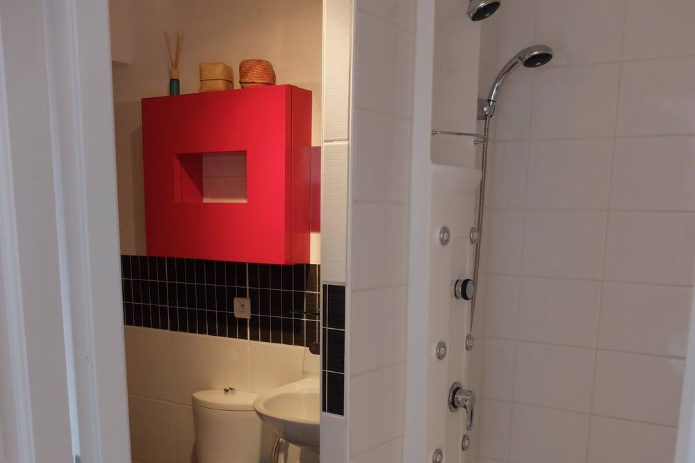 Photo of Bathroom in Boutenac