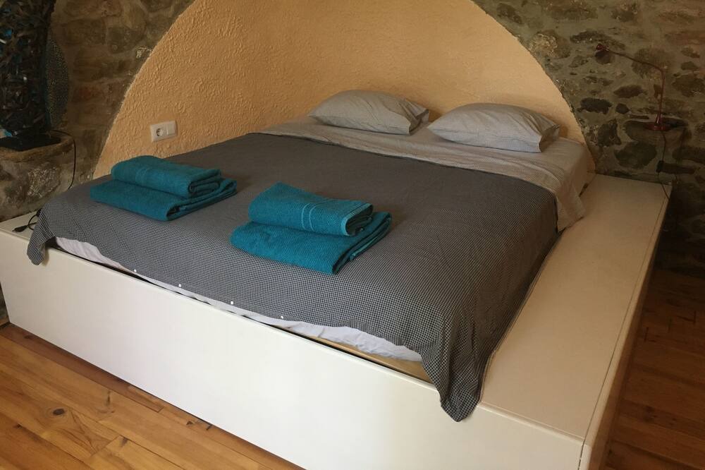 Photo of Bedroom in Palau-Saverdera