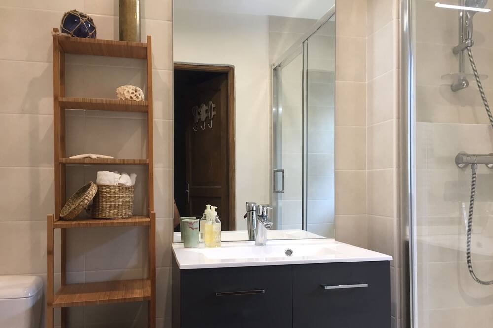 Photo of Bathroom in Beuzeville