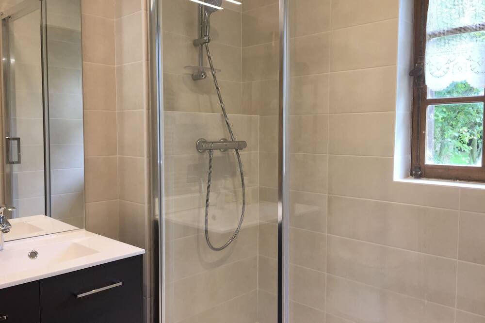 Photo of Bathroom in Beuzeville
