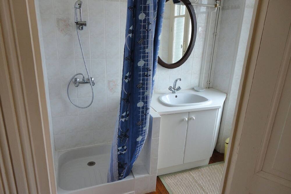 Photo of Bathroom in Landeronde