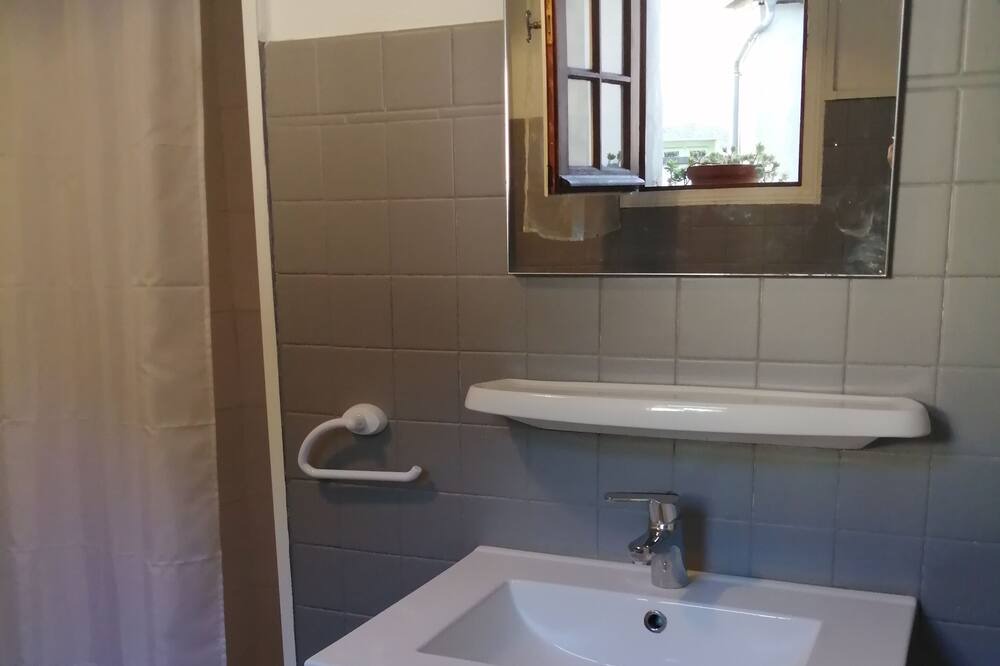Photo of Bathroom in Esterre