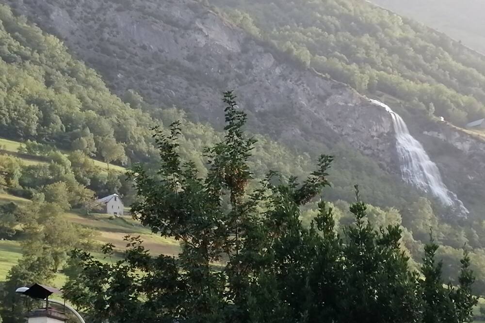 Photo of Others in Esterre