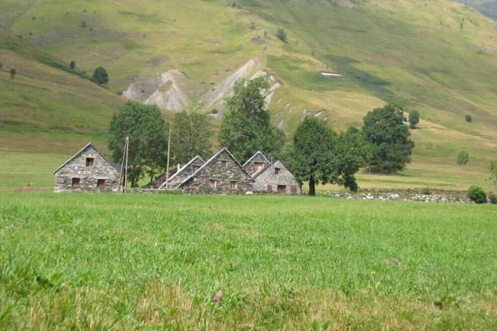 Photo of Others in Esterre