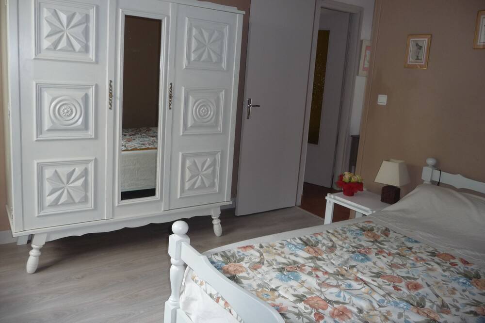 Photo of Bedroom in Esterre