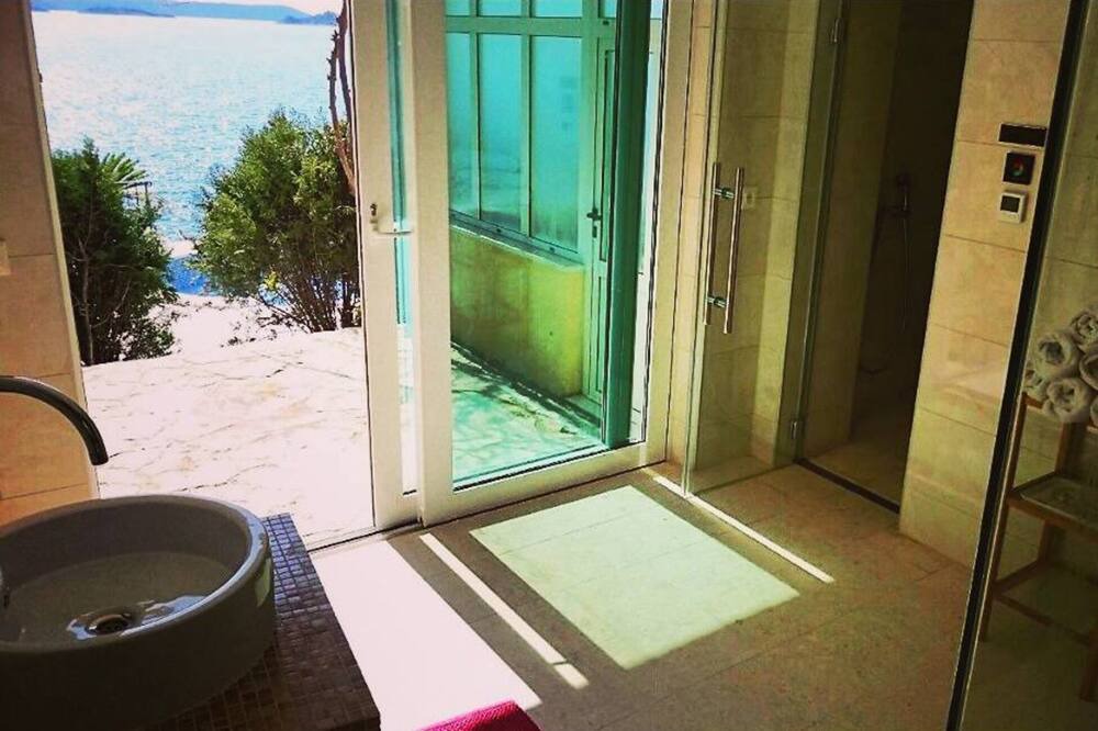 Photo of Bathroom in Okrug Donji