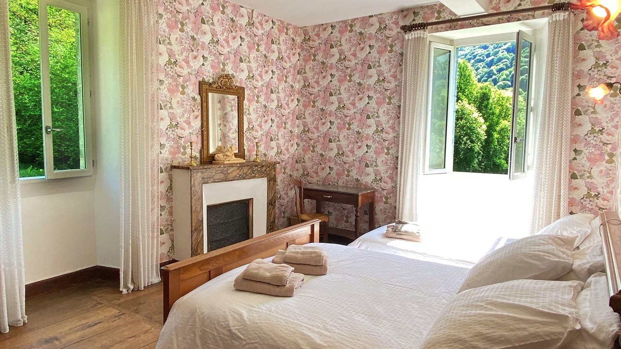 Photo of Others in Issor