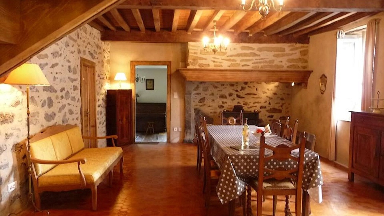 Photo of Others in Issor