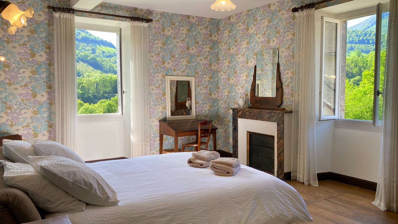 Photo of Others in Issor