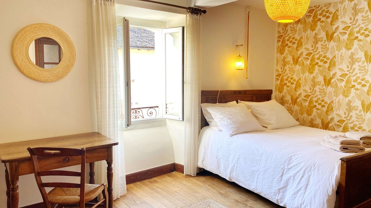 Photo of Others in Issor