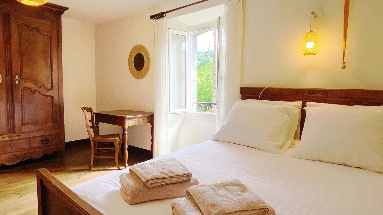 Photo of Others in Issor