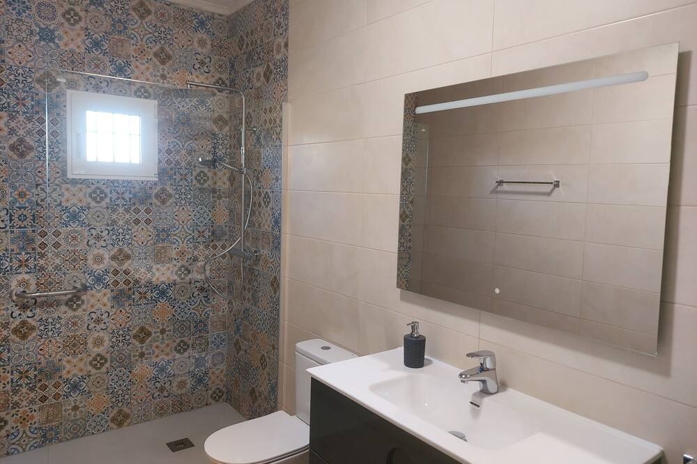 Photo of Bathroom in Anna