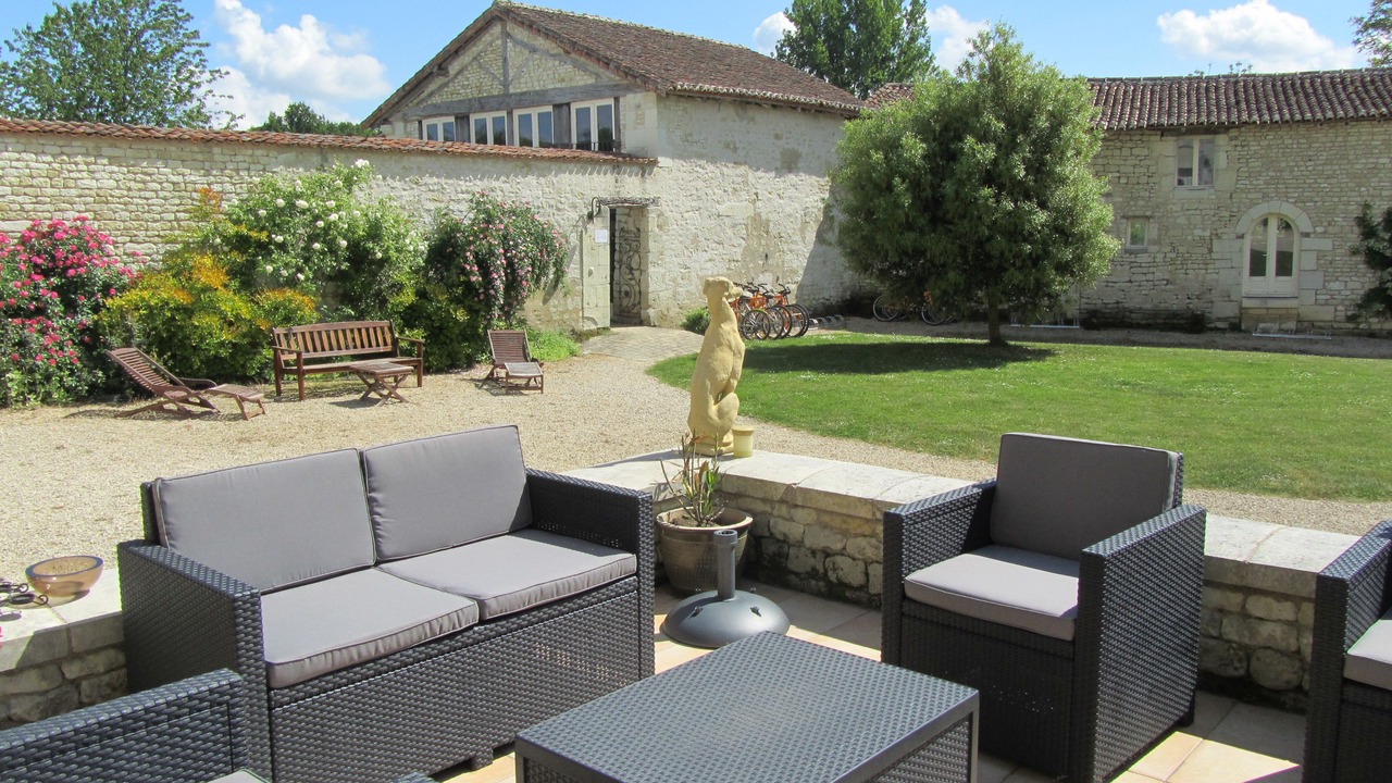 Photo of Outdoor in Saires