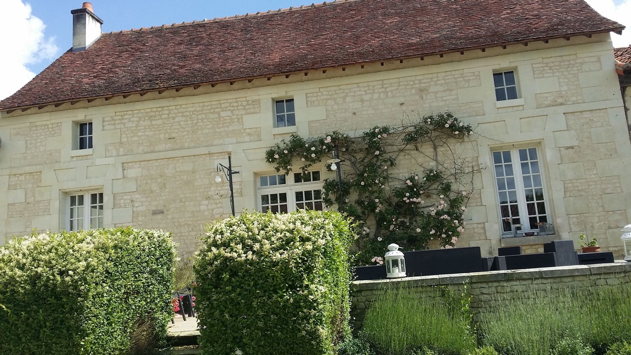 Photo of Buildings in Saires