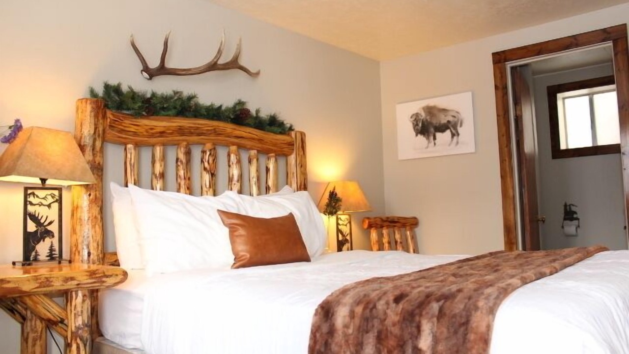 Photo of Bedroom in West Yellowstone