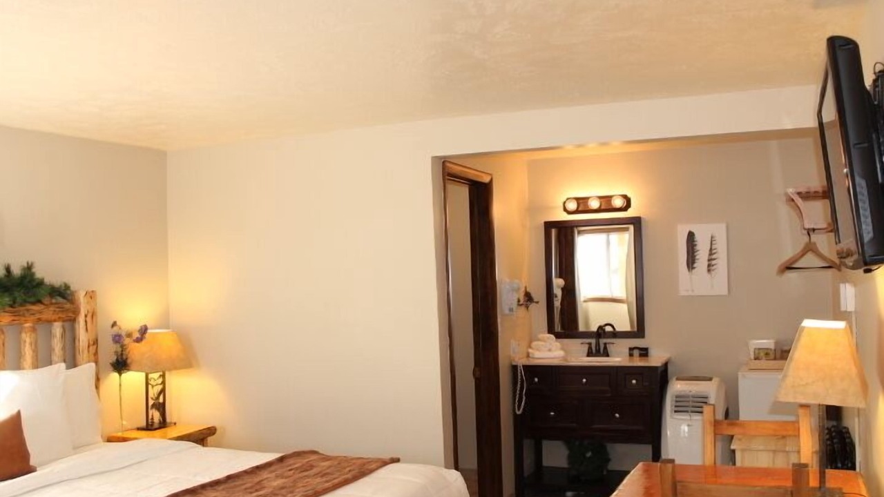 Photo of Bedroom in West Yellowstone