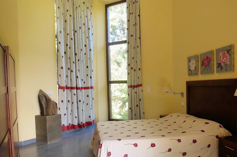 Photo of Bedroom in Macanet de Cabrenys
