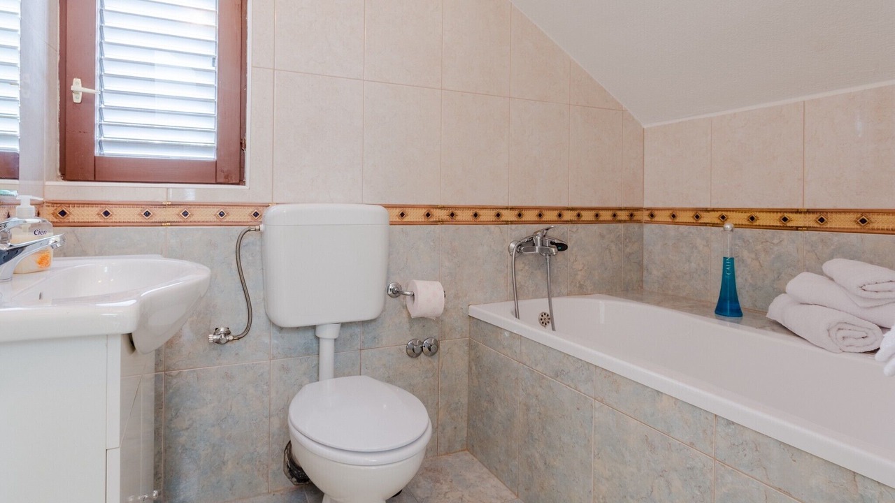 Photo of Bathroom in Cove Makarac (Milna)