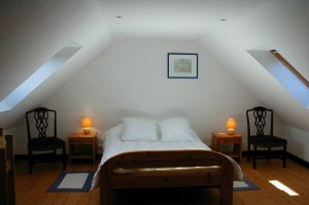 Photo of Bedroom in Saint-Coulitz