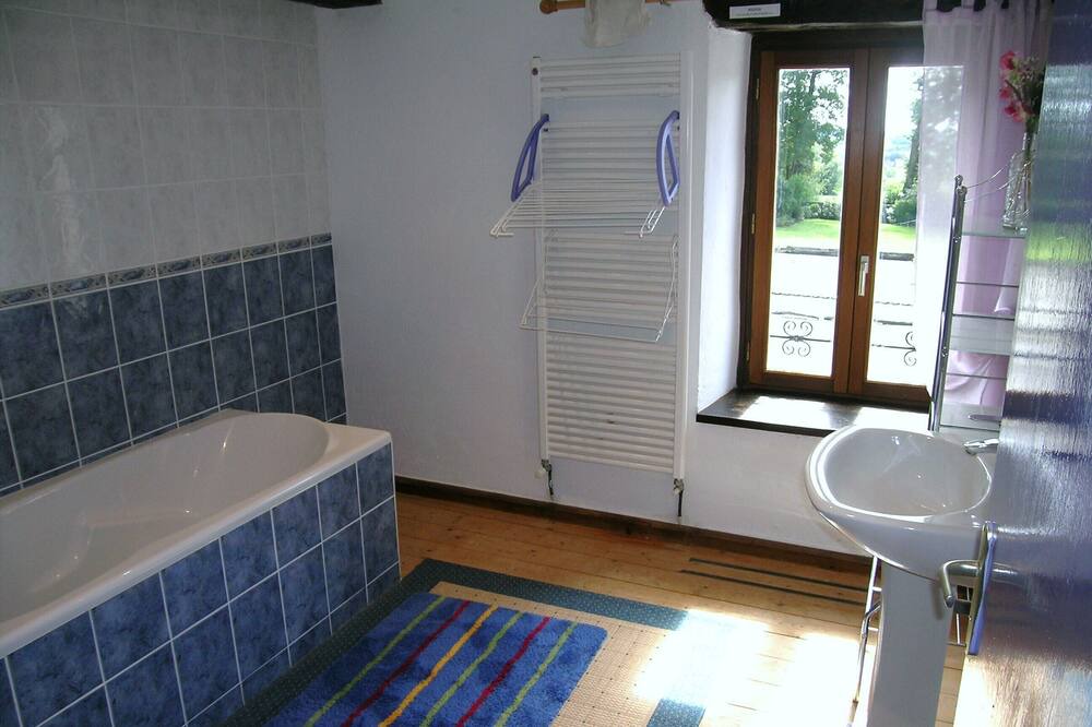 Photo of Bathroom in Saint-Coulitz