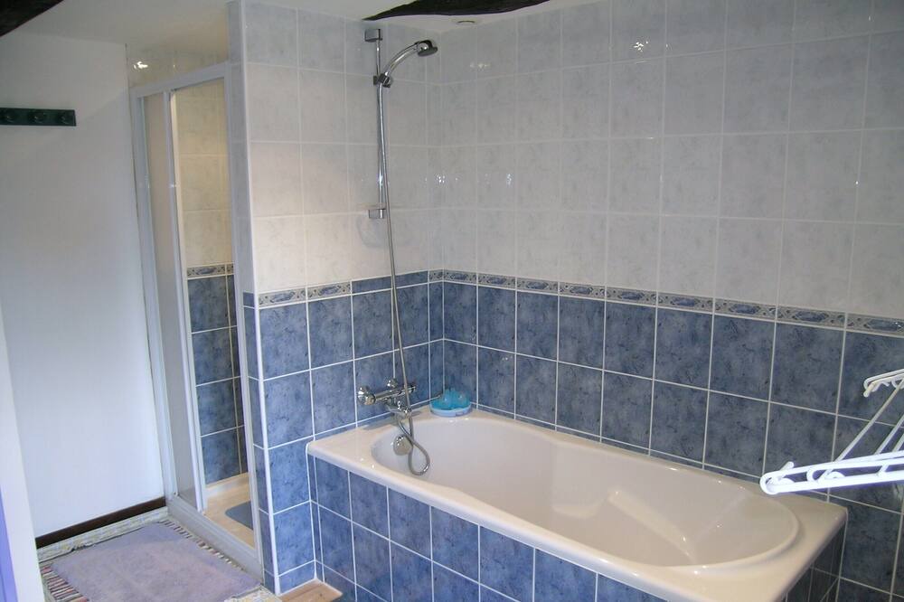 Photo of Bathroom in Saint-Coulitz