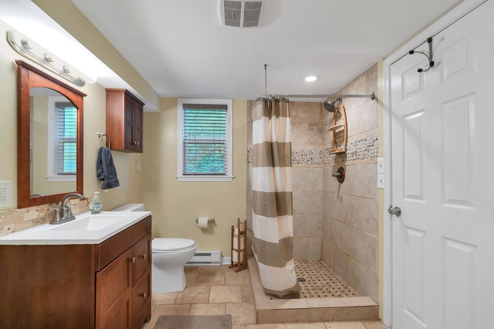 Photo of Bathroom in Linden