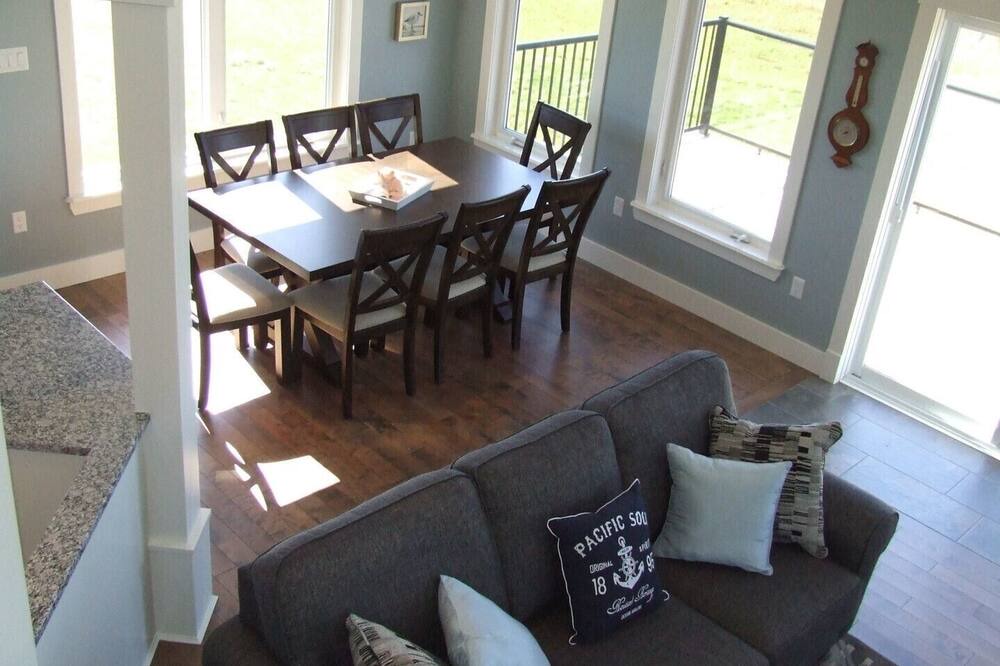 Photo of Livingroom in West Covehead