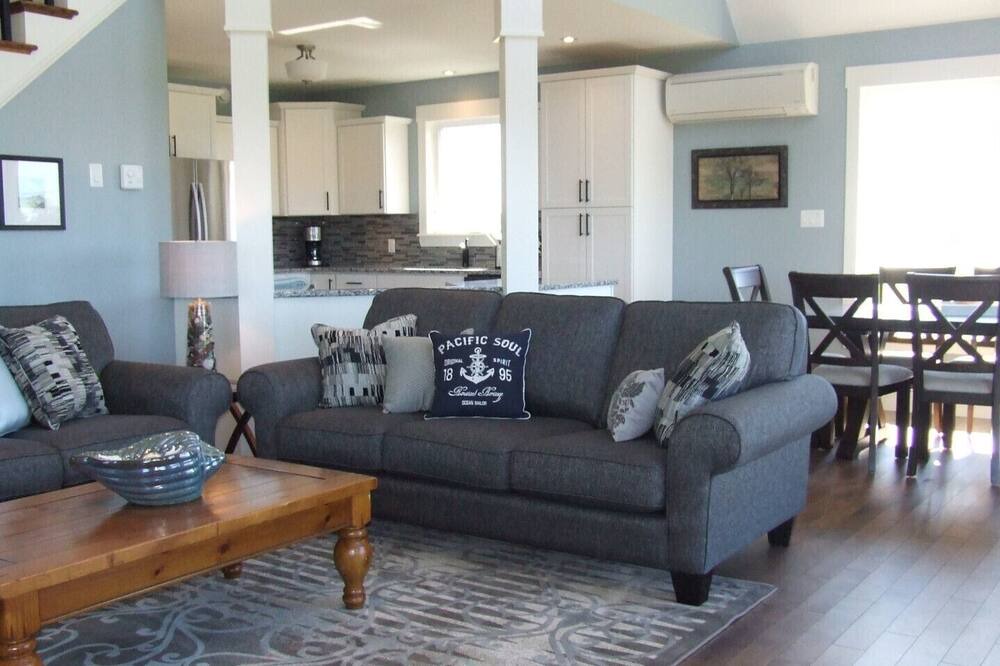 Photo of Livingroom in West Covehead
