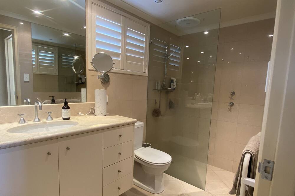 Photo of Bathroom in Narrabeen