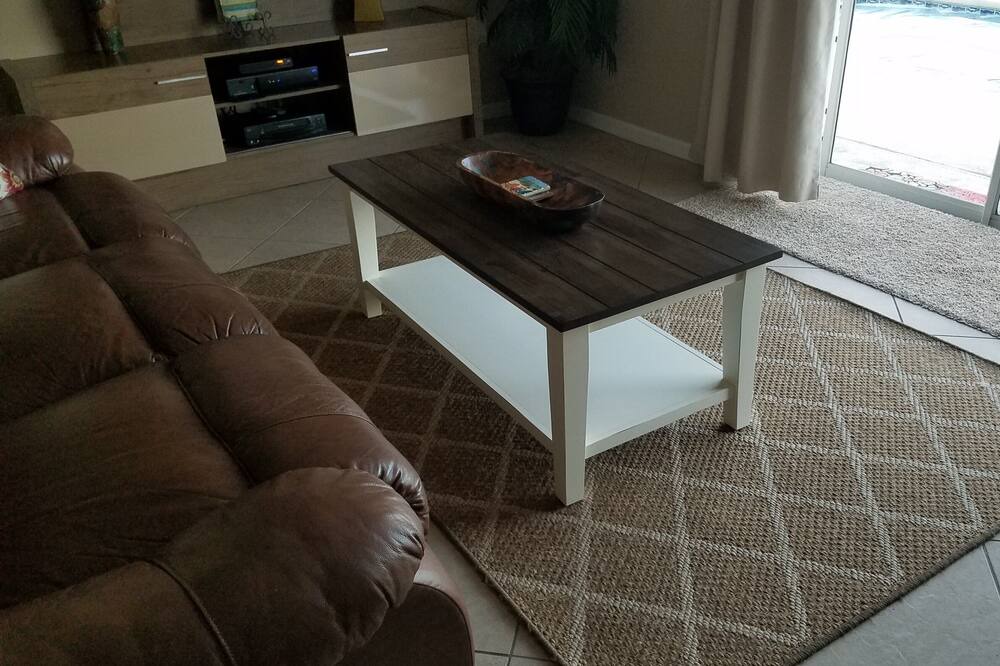 Photo of Livingroom in Sunset Lakes