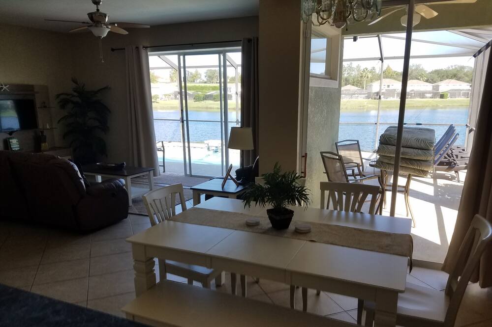 Photo of Livingroom in Sunset Lakes