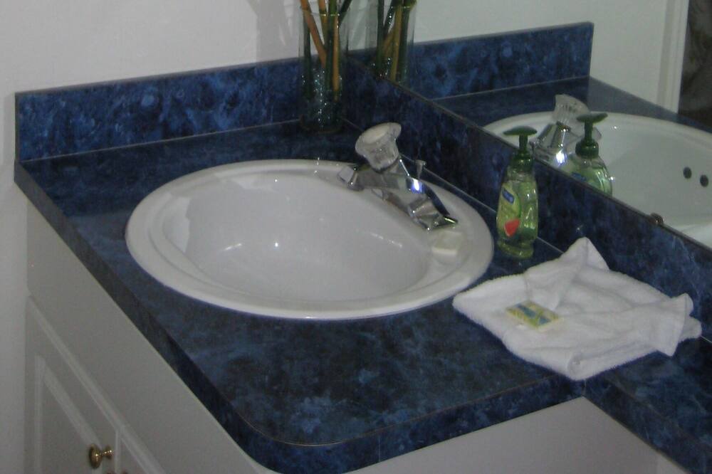 Photo of Bathroom in Sunset Lakes
