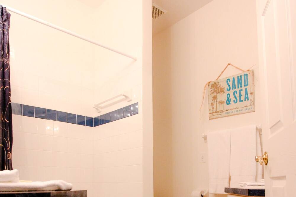 Photo of Bathroom in Sunset Lakes