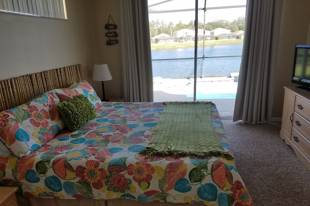 Photo of Bedroom in Sunset Lakes