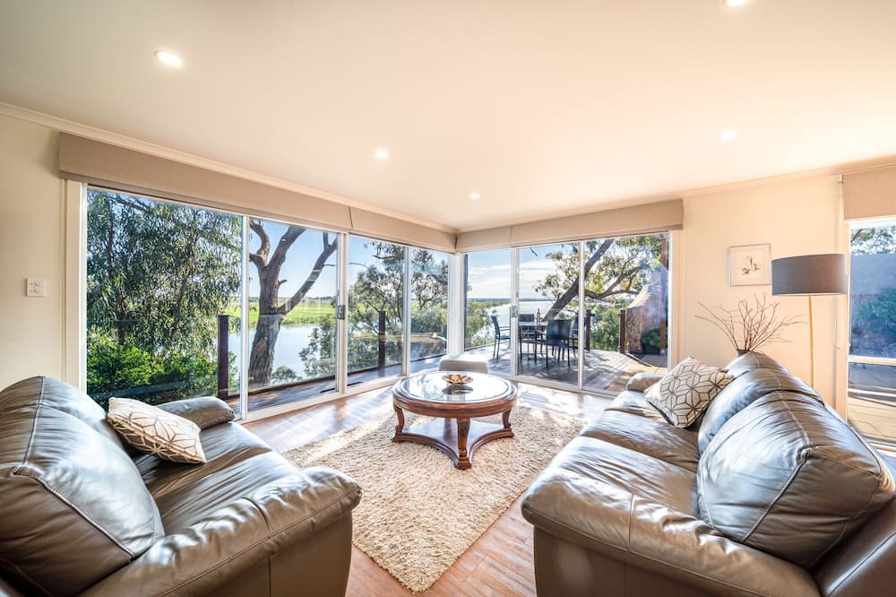 Photo of Livingroom in Seymour