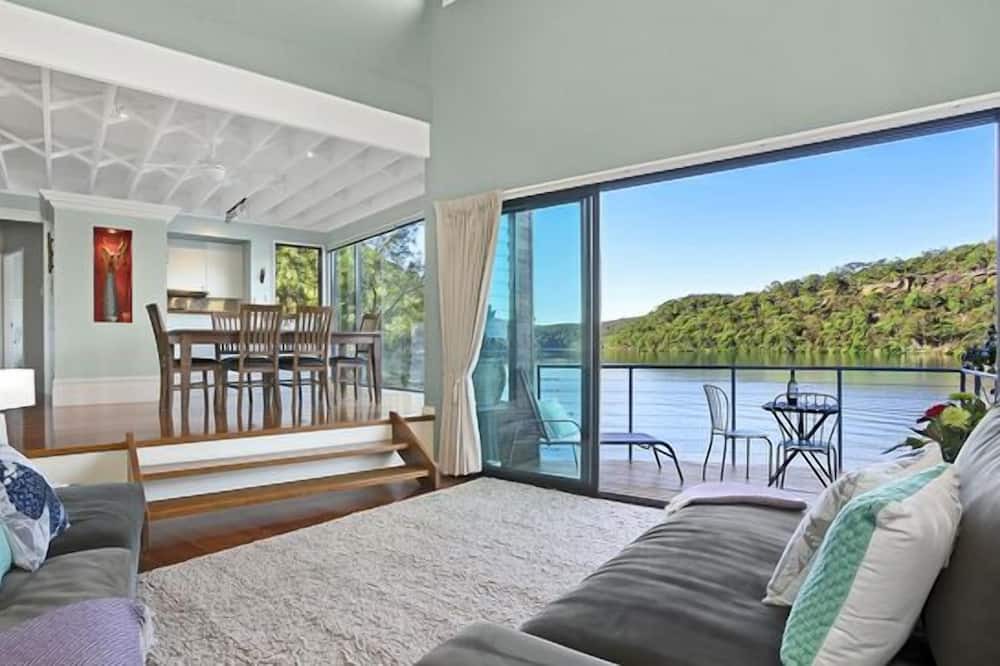 Photo of Livingroom in Berowra Waters