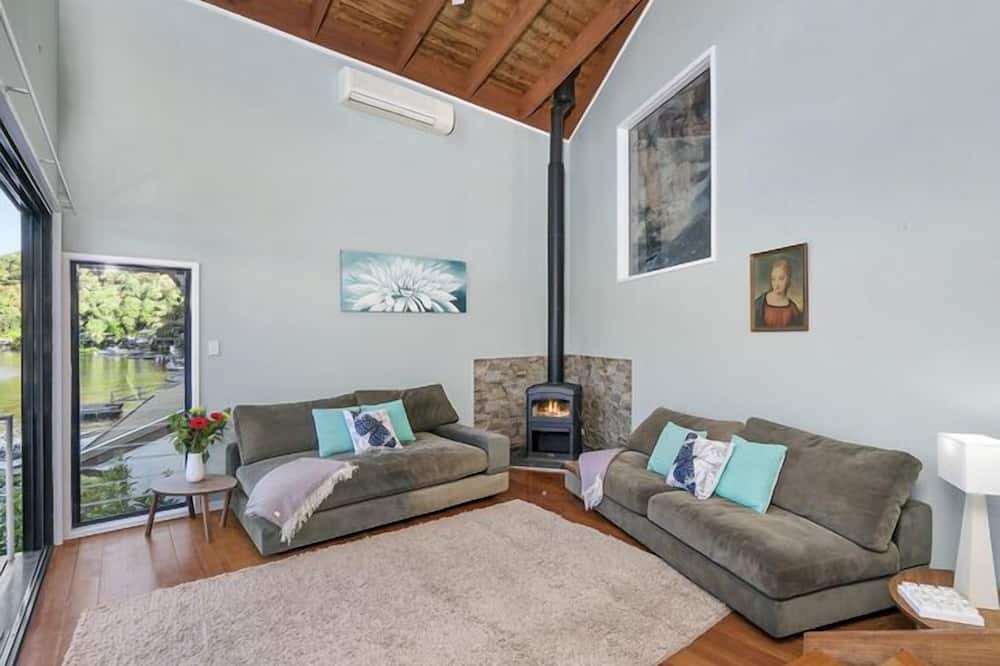 Photo of Livingroom in Berowra Waters