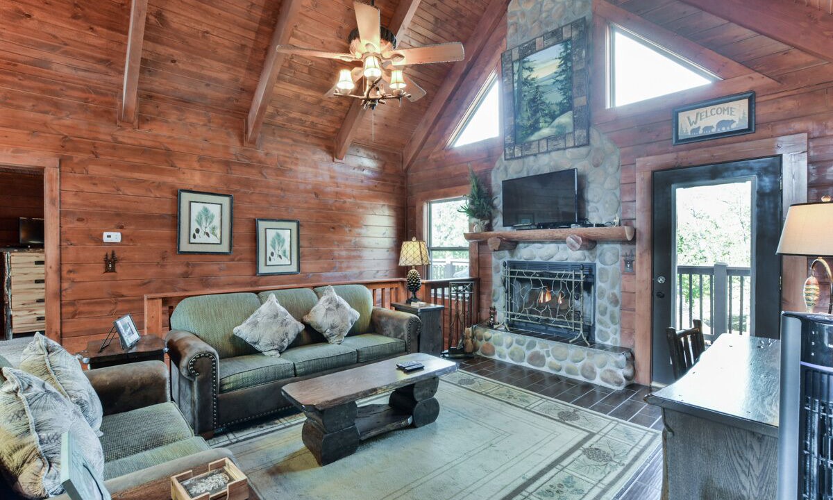 Photo of Livingroom in Branson Cedars