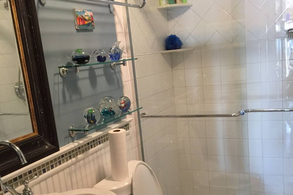 Photo of Bathroom in Brick