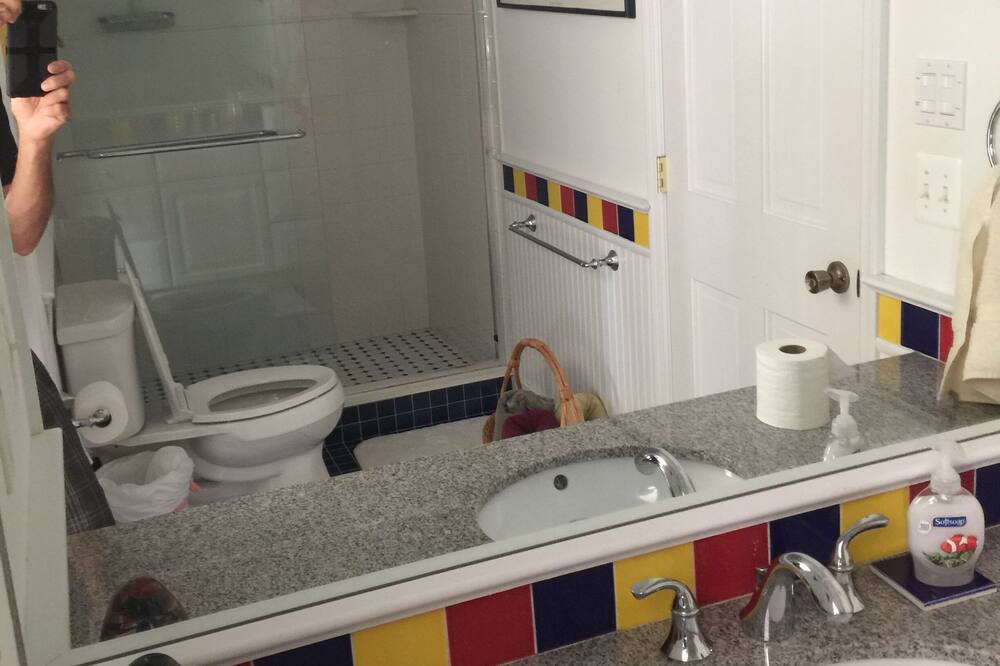 Photo of Bathroom in Brick