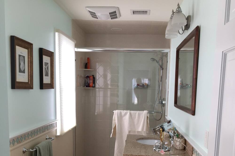 Photo of Bathroom in Brick