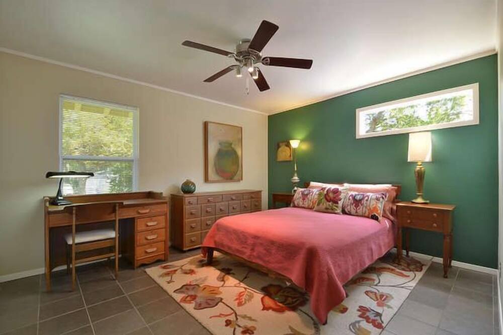 Photo of Bedroom in Zilker