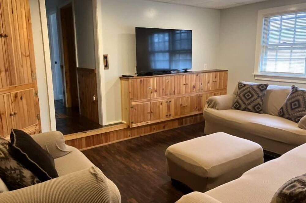 Photo of Livingroom in Lake Luzerne-Hadley