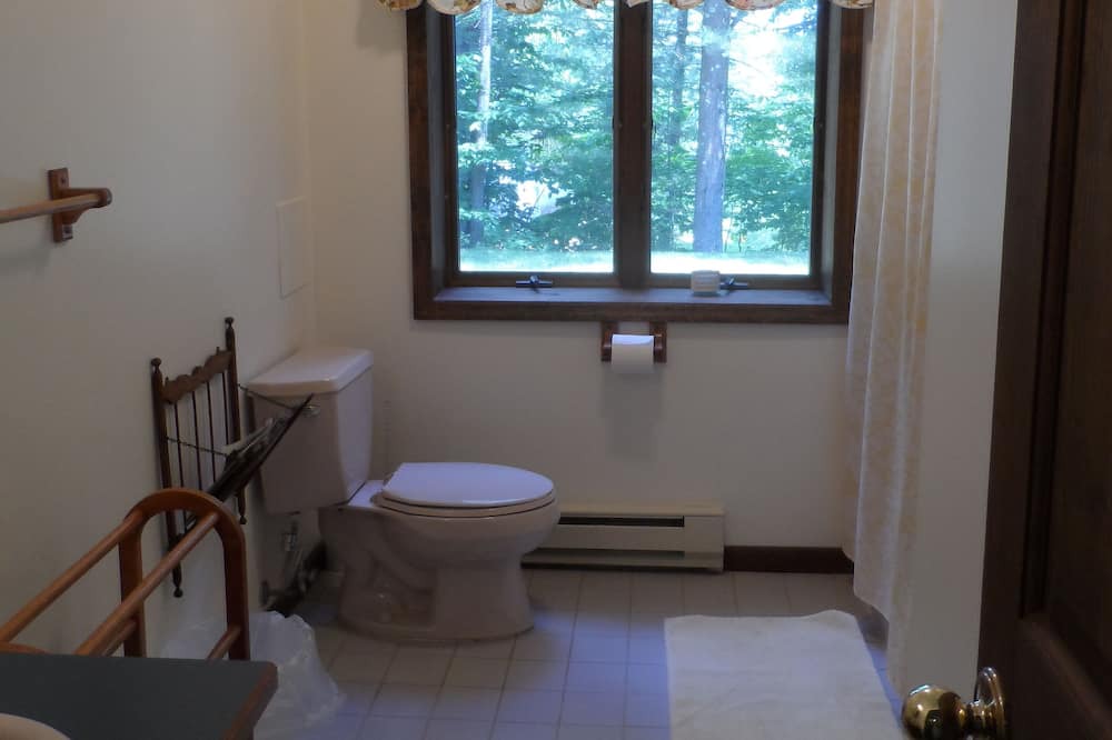 Photo of Bathroom in Hadley