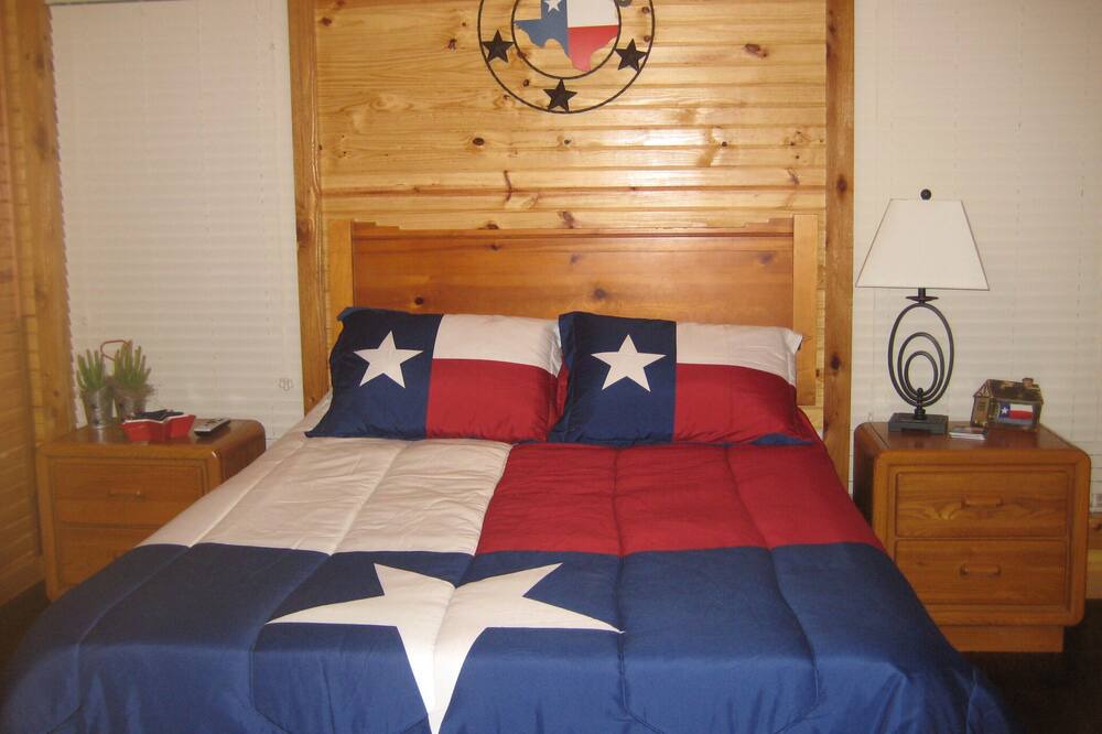 Photo of Bedroom in Karnack