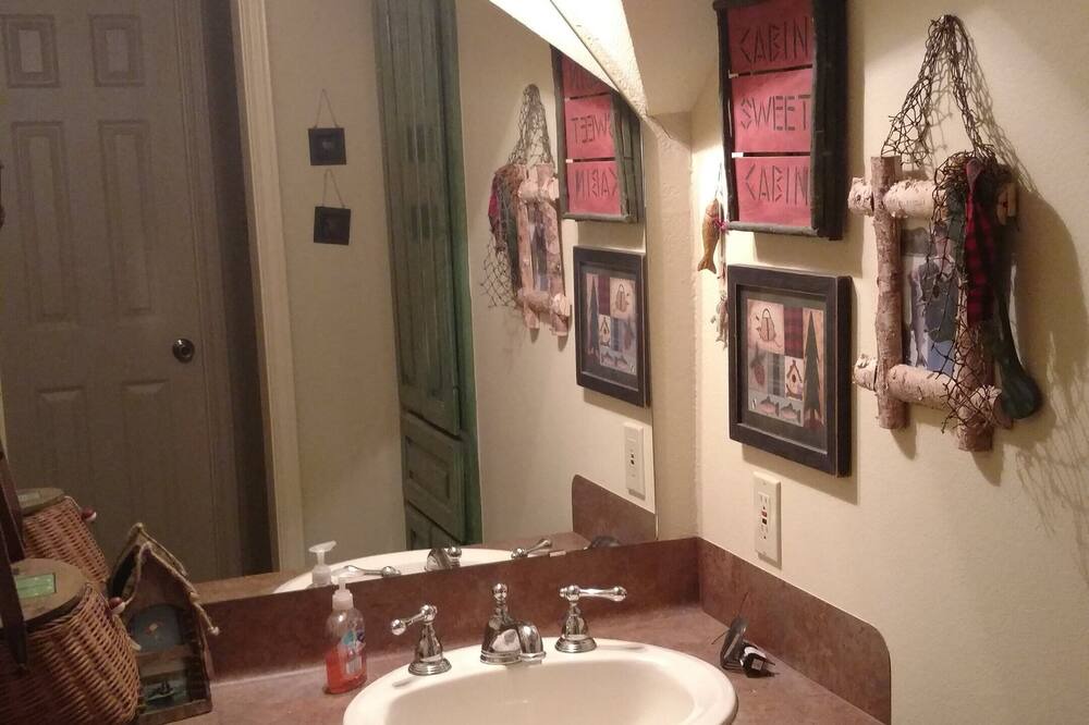 Photo of Bathroom in Holly Lake Ranch