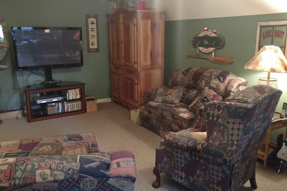 Photo of Bedroom in Holly Lake Ranch