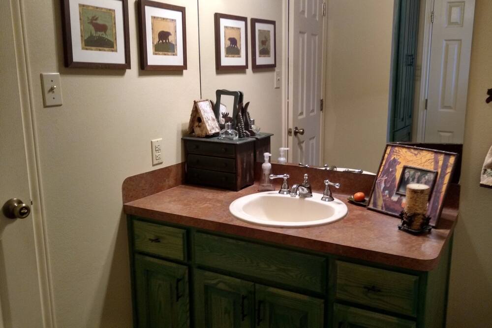 Photo of Bathroom in Holly Lake Ranch
