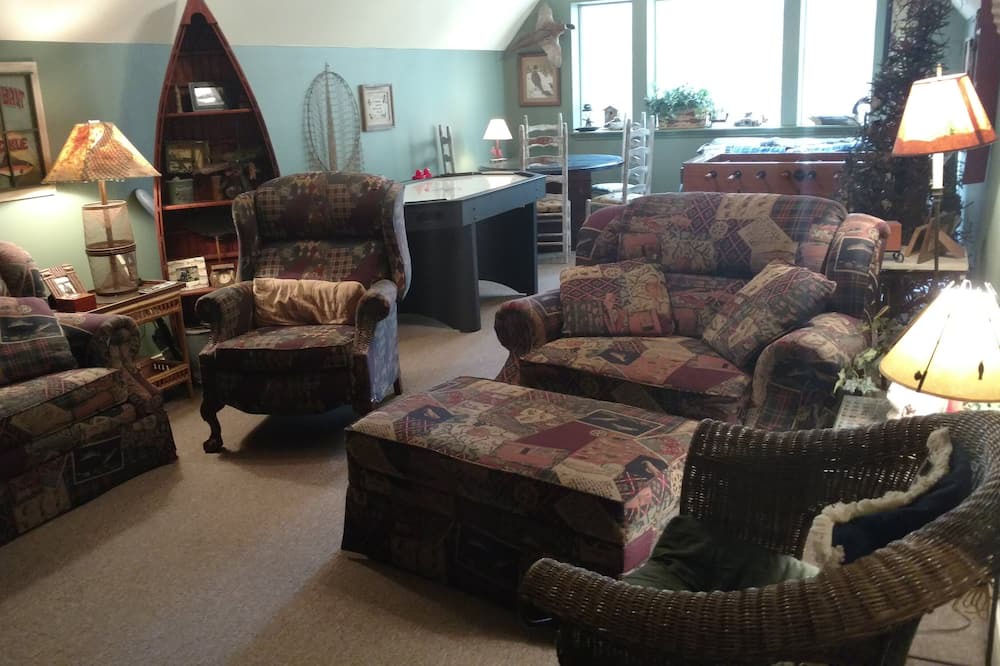 Photo of Bedroom in Holly Lake Ranch